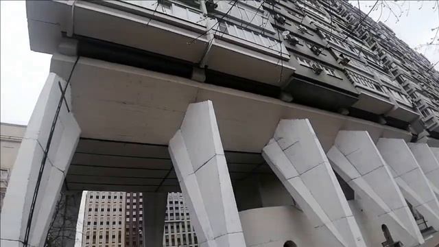 Дом "сороконожка", ещё один необычный дом Москвы. смотреть онлайн
