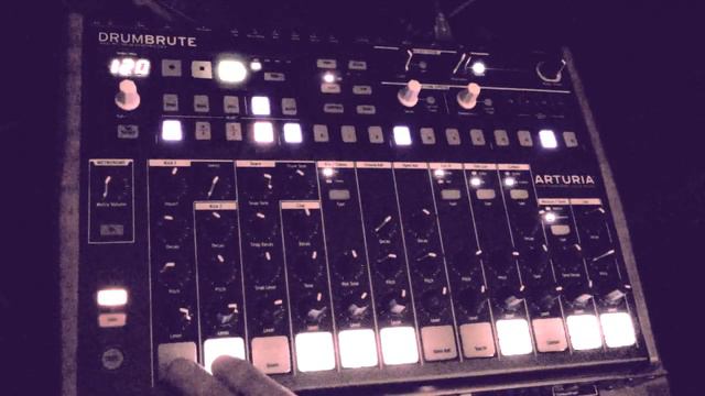 ARTURIA DRUMBRUTE // CYCLONE ANALOGIC TT-303 BASS BOT // FIRST TOUCH смотреть онлайн