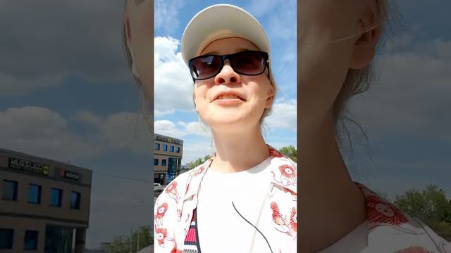 Электробус, бальный зал, высотки, кофе, художники, архитектура, безопасность, музыка, люди смотреть онлайн