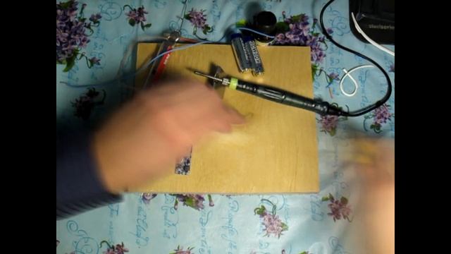 Заряжаем планшет от двух батареек с помощью усилителя за 40 рублей с aliexpress смотреть онлайн