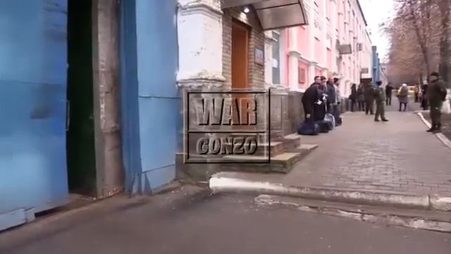 Появилось видео, как заложники выходят из тюрьмы. смотреть онлайн