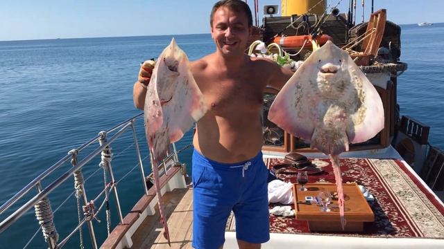Пойманы два ската в Черном море смотреть онлайн