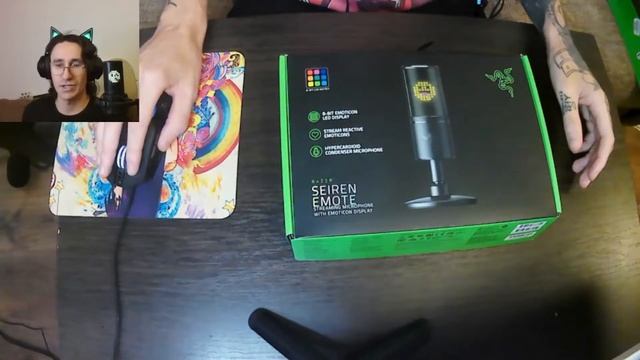 Обзор - Razer Seiren Emote смотреть онлайн