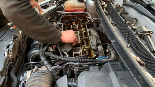 How to replace rocker cover gasket on Ford Focus 1.6 Petrol. Oil leak problem. смотреть онлайн