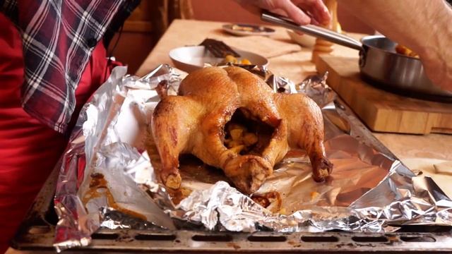 Утка с яблоками от Василия Емельяненко. Стоит ли готовить на Новый Год.