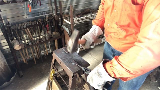 Аж самому понравился! Ковка своими руками кованого крючка, простое художественное кованое изделие смотреть онлайн