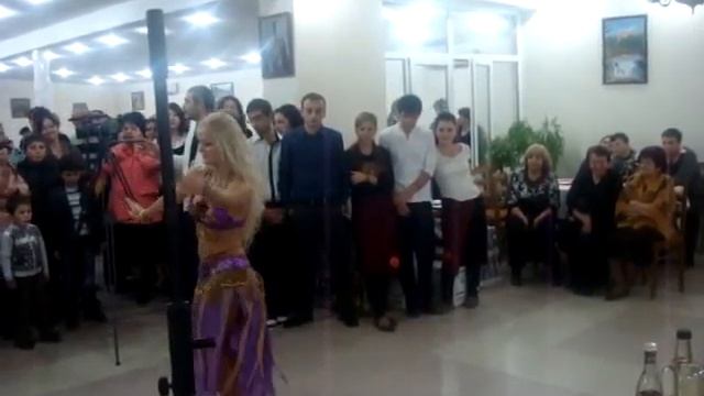 ВОСТОЧНЫЕ ТАНЦЫ НА ОСЕТИНСКОЙ СВАДЬБЕ смотреть онлайн