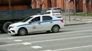 Полиции с сиренами