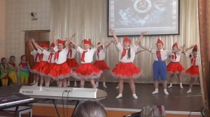 Вместе весело шагать по просторам. Выступление первоклассников