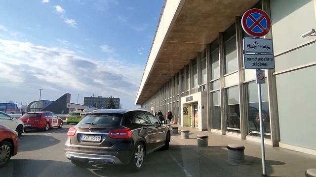 АЭРОПОРТ РИГА . ПРОВОЖАЕМ В АНГЛИЮ СТАРШЕГО СЫНА С СЕМЬЁЙ 8 АПРЕЛЯ смотреть онлайн