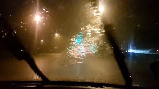 Москва продолжает радовать погодными аномалиями. Новокосино. 22 июля 2016. Nissan Stagea AR-X смотреть онлайн