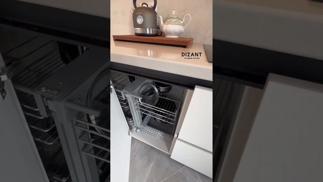 Быстрый обзор угловой кухни гостиной реализованной по потолок. Стоимость и все детали в комментарии смотреть онлайн