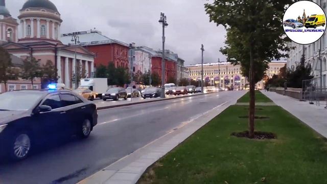 Подборка автомобилей оперативных служб Москвы - Moscow emergency vehicles responding compilation 08 смотреть онлайн