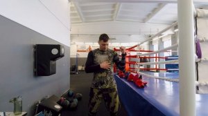 Боковой удар в боксе!