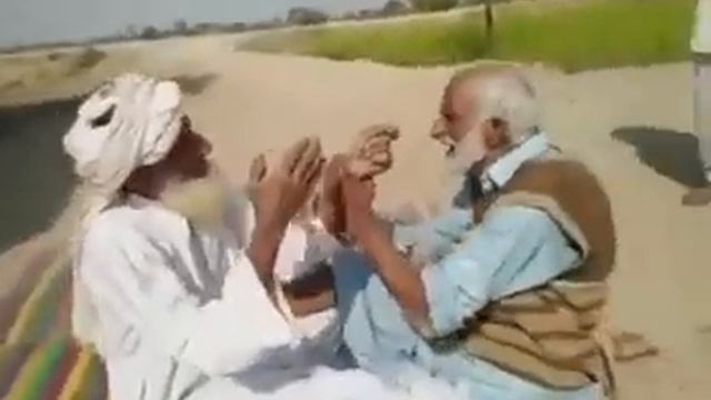 Pakistani Old man vs Old man amazing video must watch смотреть онлайн