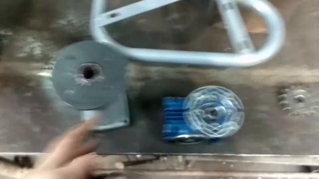 Самодельный детский квадроцикл с двигателем от триммера! смотреть онлайн