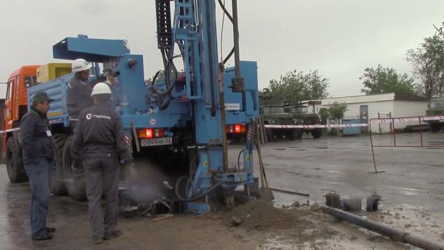 Геомаш: Отбор проб грунта задавливаемым грунтоносом в равнопроходных шнеках 250 мм смотреть онлайн