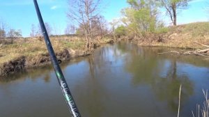 С удочкой на реке. Рыбалка на поплавок. Ловля плотвы весной. Малые реки Пензенской области.
