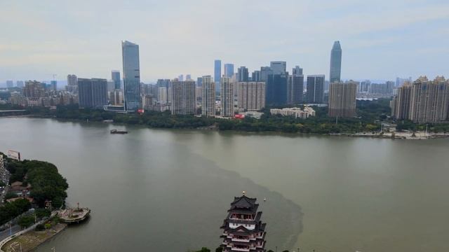 Walking In Huizhou, Guangdong, China.Хойчжоу. 惠州 (4800000)