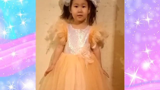 *Маленькие стишки,маленьким детям*В прочтении младшей группы:Илларионова Настя смотреть онлайн