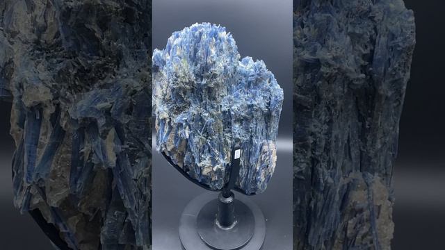 71+/lb museum Size and Quality Blue Kyanite Crystal Specimen with Quartz, Black Tourmaline and Mica смотреть онлайн