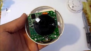 Как устроен датчик пожарной сигнализации. Разборка, испытание, объяснение принципа.