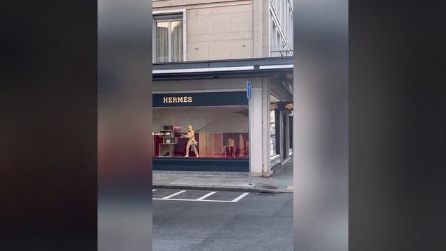 Rue du Rhône - улица для тех, кто выбирает брендовую моду и стиль #switzerland #fashionstyle #vibes смотреть онлайн