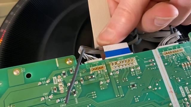 Sony CPD-M555ES 400-CD changer stuck-door repair, changing all 3 belts, inspecting carousel teeth смотреть онлайн