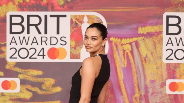 Shanina Shaik at the BRIT Awards 2024 in London´s The O2 Arena смотреть онлайн