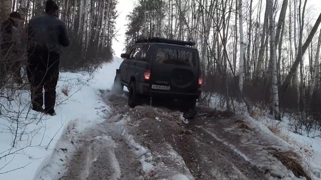 UAZ PATRIOT с двигателем IVECO на всех блоках . Штурмуем горку. У Лексуса день не задался. OffRoad смотреть онлайн