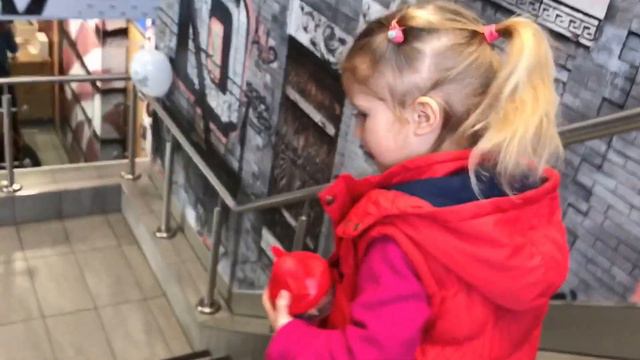 VLOG.Princess Liana.MC Donalds. Semeiinii vihodnoi. Progylka po magazinam. Day off. Family tame. смотреть онлайн