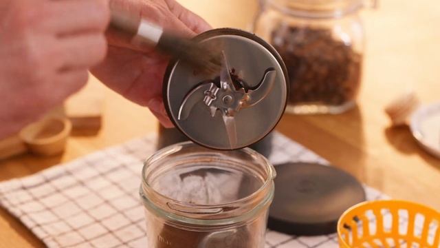 Видео-инструкция: набор насадок для измельчения и смузи TastyMoments MUZ9TM1 для MUM 8 (OptiMUM). смотреть онлайн
