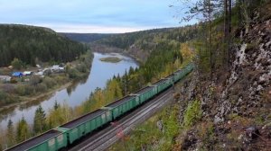 Транссиб: сердце уральских гор, долина реки Сылва, золотая осень и железная дорога