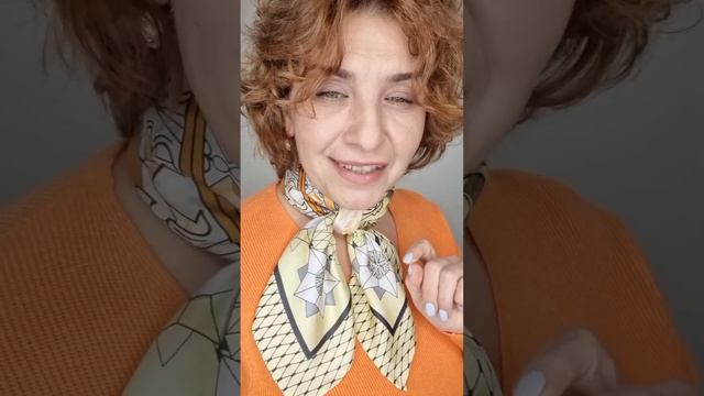 [Платочная библиотека] показала 15 идей, как носить хитрый шелковый платок 90х90 См. ещё платки⤵️ смотреть онлайн