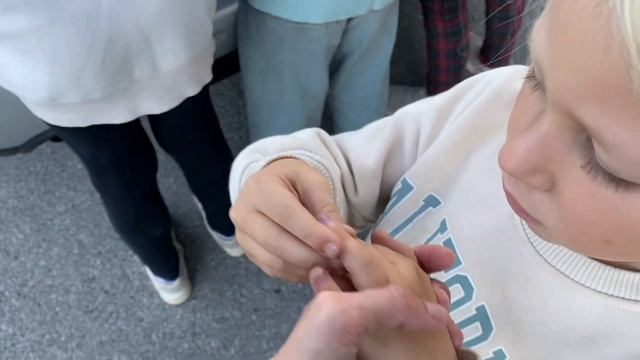 Будни многодетной семьи: кружки, занятия. Шесть детей. Обычный вечер. смотреть онлайн