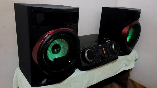 LG CL87 tocando The Weekend no máximo grave pesado ??... смотреть онлайн