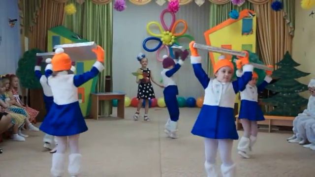 Музыкальный оливье №4(20)-2016 г. - Танец "Антарктида" (танцевальная композиция Антоновой В.Н.) смотреть онлайн