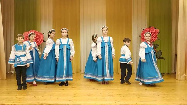 Ансамбль народной песни ДИВО - у ворот гусли вдарили смотреть онлайн