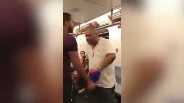 Мужик нарвался на бойца ММА в метро смотреть онлайн