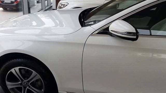 Looks & Length Comparison: Mercedes Maybach and Mercedes Benz E-Class LWB смотреть онлайн