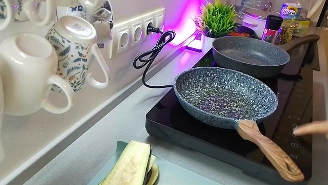 Готовлю ужин на Harper HIC-201 (Индукционная плита) смотреть онлайн