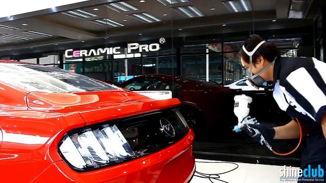 Процесс защиты автомобиля Mustang составами Ceramic Pro смотреть онлайн