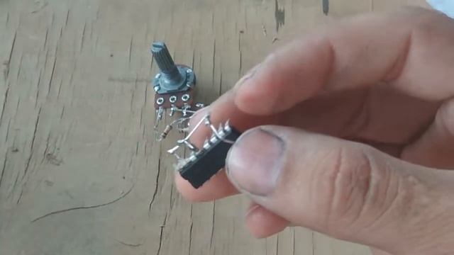 Бегущие огни на таймере NE555 и счетчике CD4017 смотреть онлайн