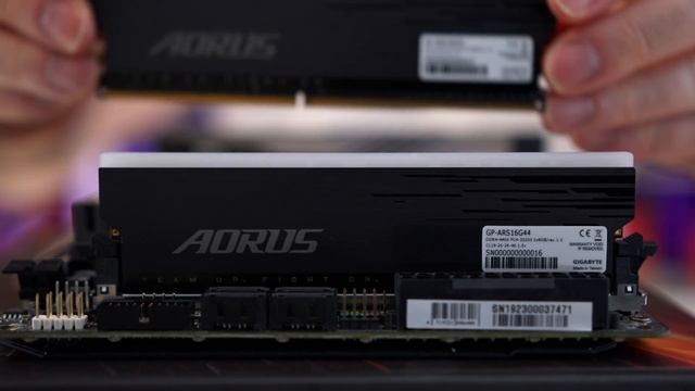 The AMAZING RTX 3090 Gaming PC Build 2021 [Ryzen 5900X, 4K Gameplay & Benchmarks] смотреть онлайн