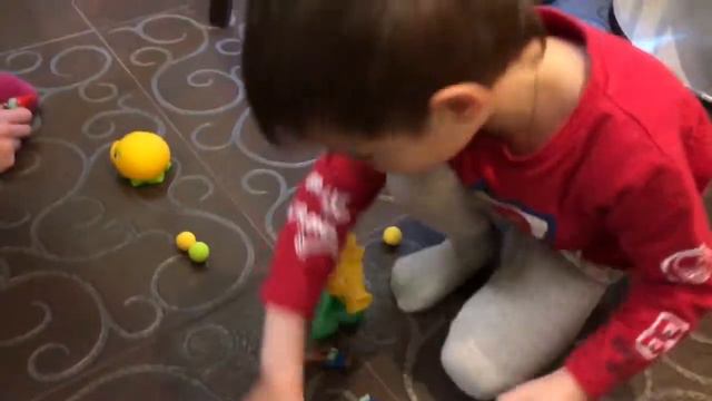 «Растения Против Зомби» Unpacking and testing toys series “Plants Vs Zombies” смотреть онлайн