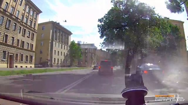 Дерево упало на дорогу смотреть онлайн