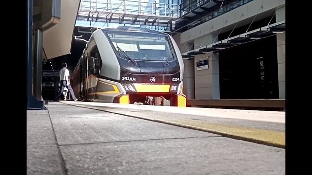 Провожаю электропоезд ЭП2ДМ 0224 со станции Кутузовская. смотреть онлайн
