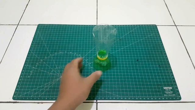 DIY | Trophy from plastic bottle | Piala dari botol plastik смотреть онлайн
