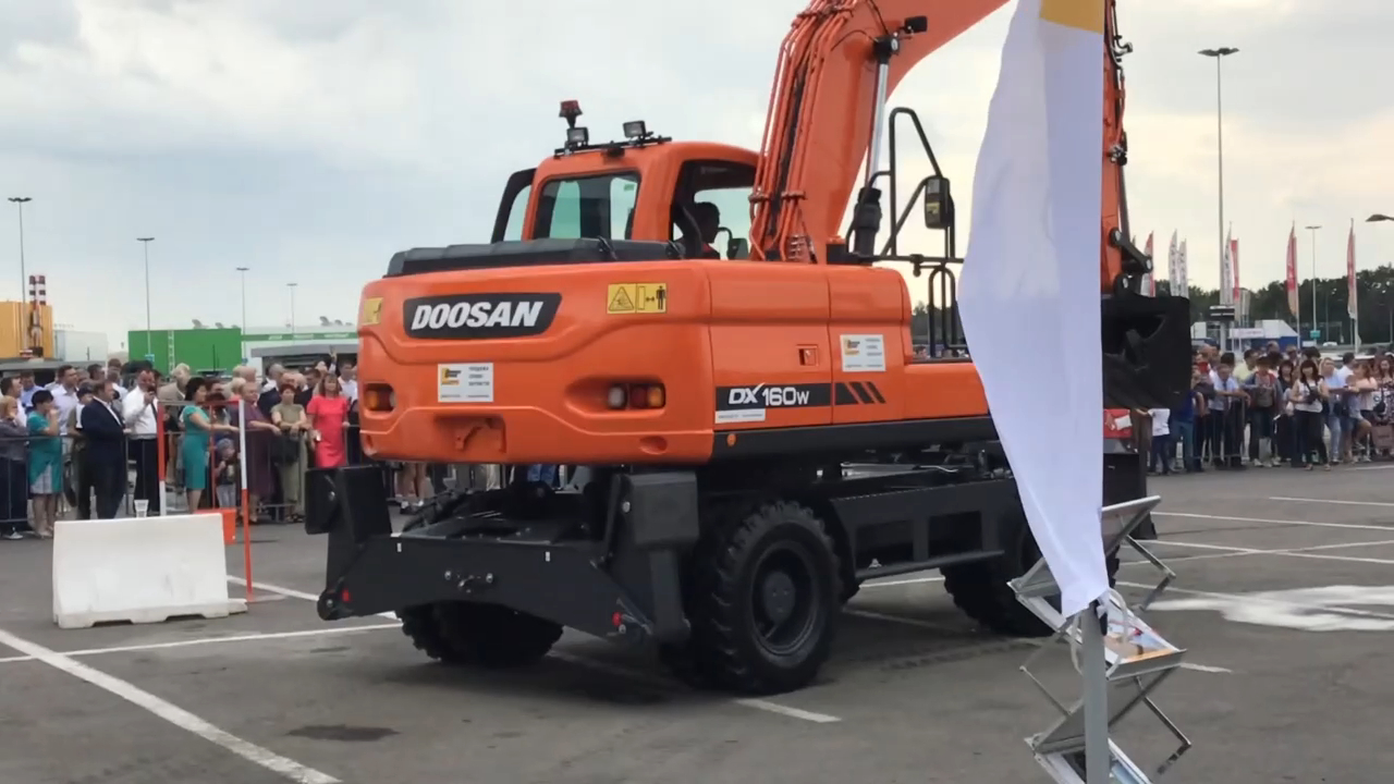 Doosan DX160W