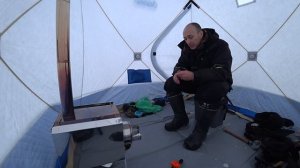 ЗИМНЯЯ РЫБАЛКА В ПАЛАТКЕ С КОМФОРТОМ. БЕЗМОТЫЛКА СПАСЛА РЫБАЛКУ!